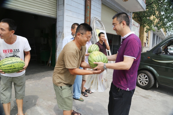 廣告公司：酷暑夏日送清涼，點(diǎn)滴關(guān)懷入人心